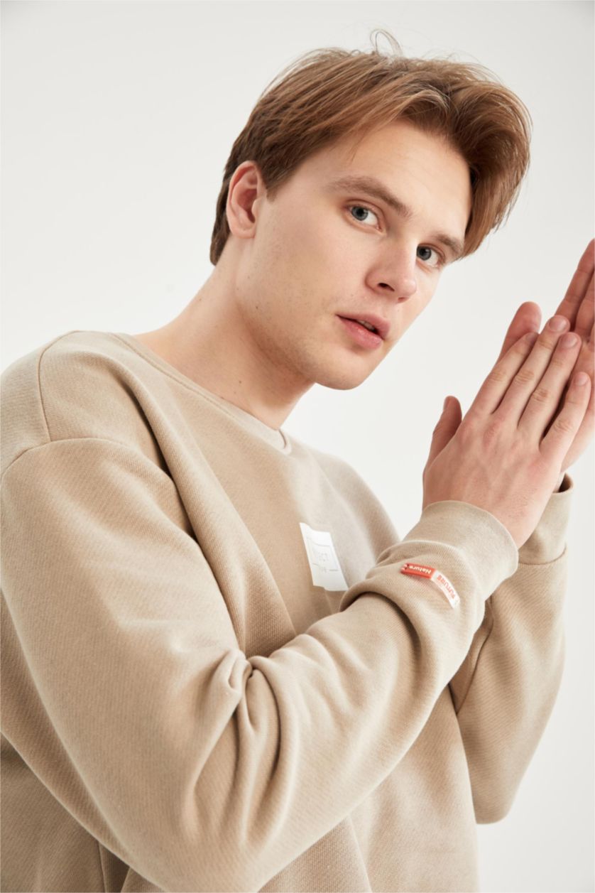 HOMME Beige Sweat-shirt à manches longues imprimé à col ras du cou et coupe carrée