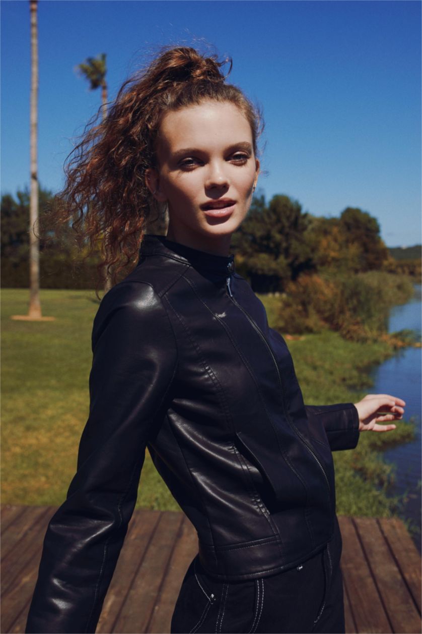 Kadın Siyah Regular Fit Suni Deri Su İtici Mont