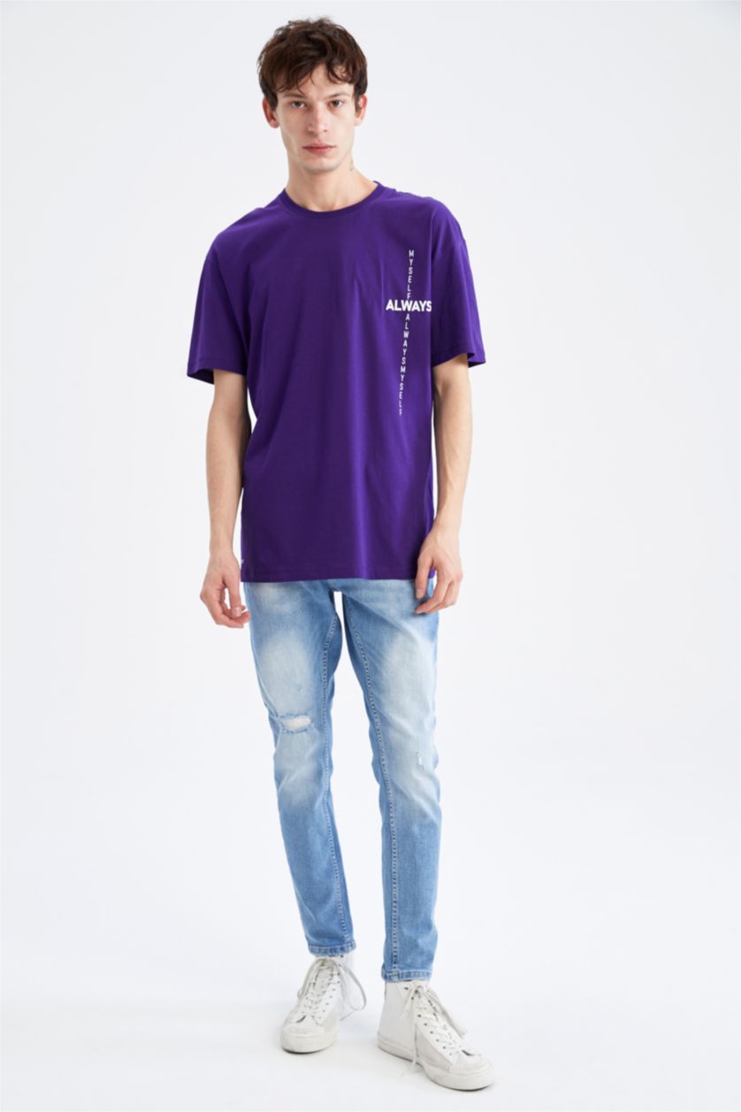 رجال بنفسجي غامق تي شيرت بأكمام قصيرة مطبوع برقبة مستديرة وطبعة بوكسي