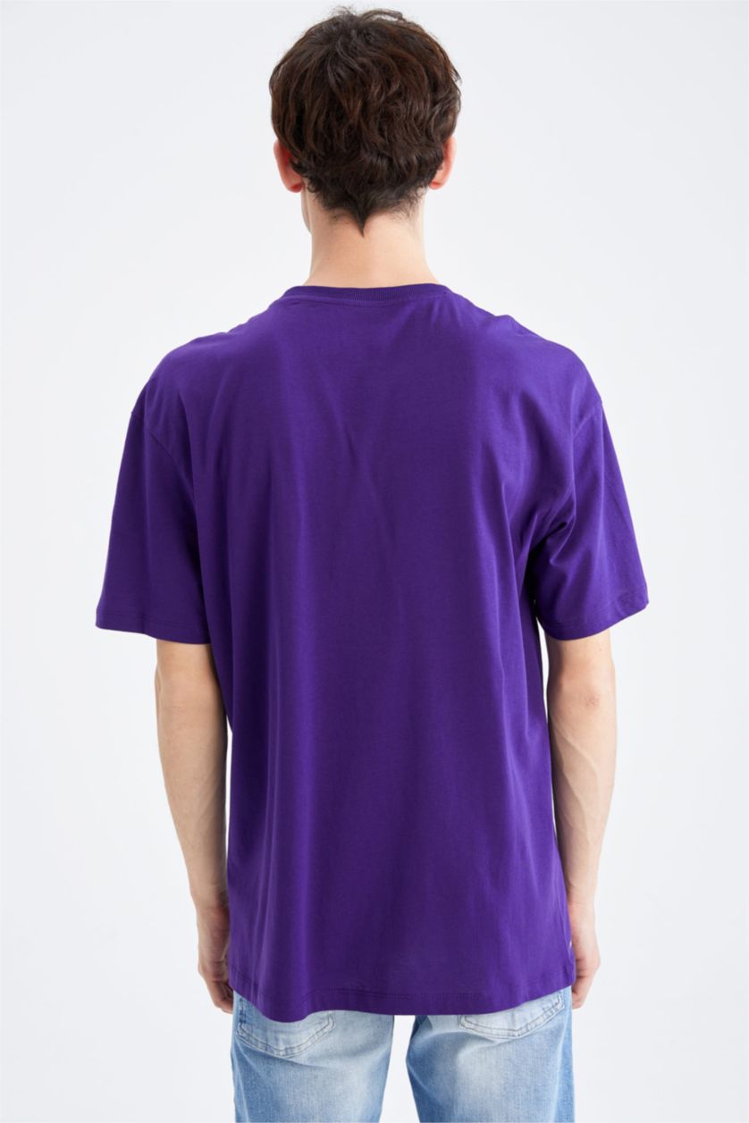 رجال بنفسجي غامق تي شيرت بأكمام قصيرة مطبوع برقبة مستديرة وطبعة بوكسي