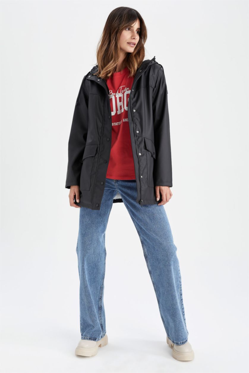 Kadın Siyah Oversize Geniş Kesim Kapüşonlu Pelüş Astar Suni Deri Yağmurluk