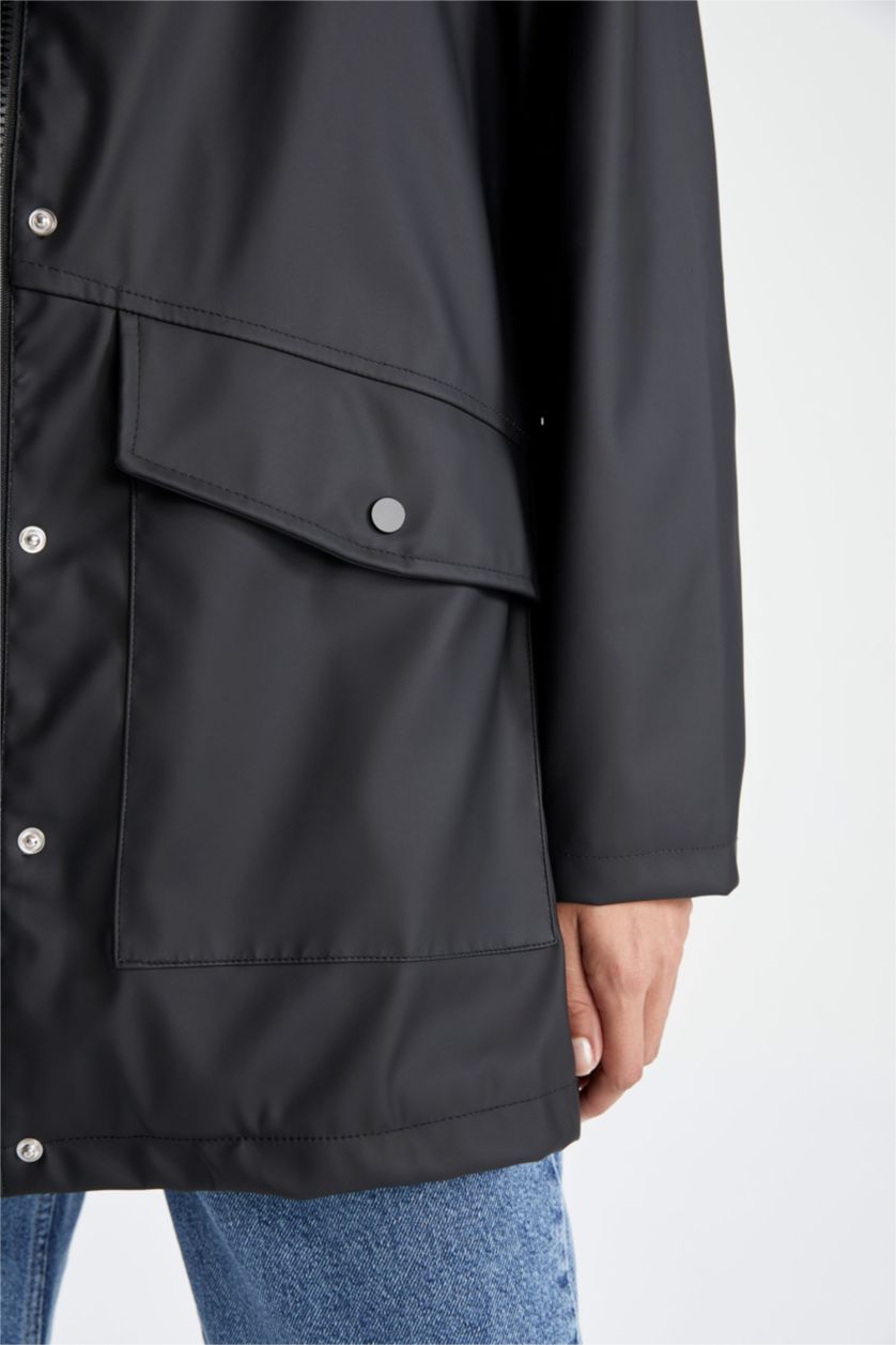 Kadın Siyah Oversize Geniş Kesim Kapüşonlu Pelüş Astar Suni Deri Yağmurluk