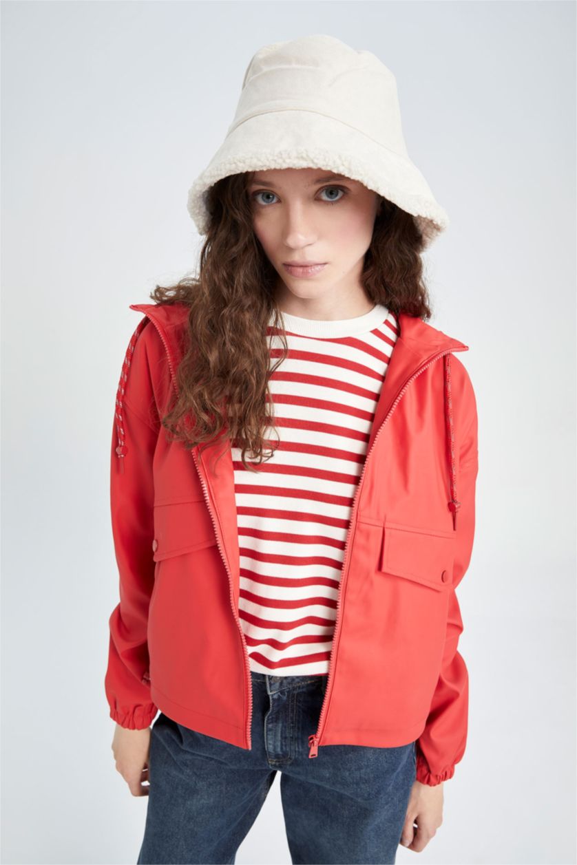 Kadın Kırmızı Yağmurluk