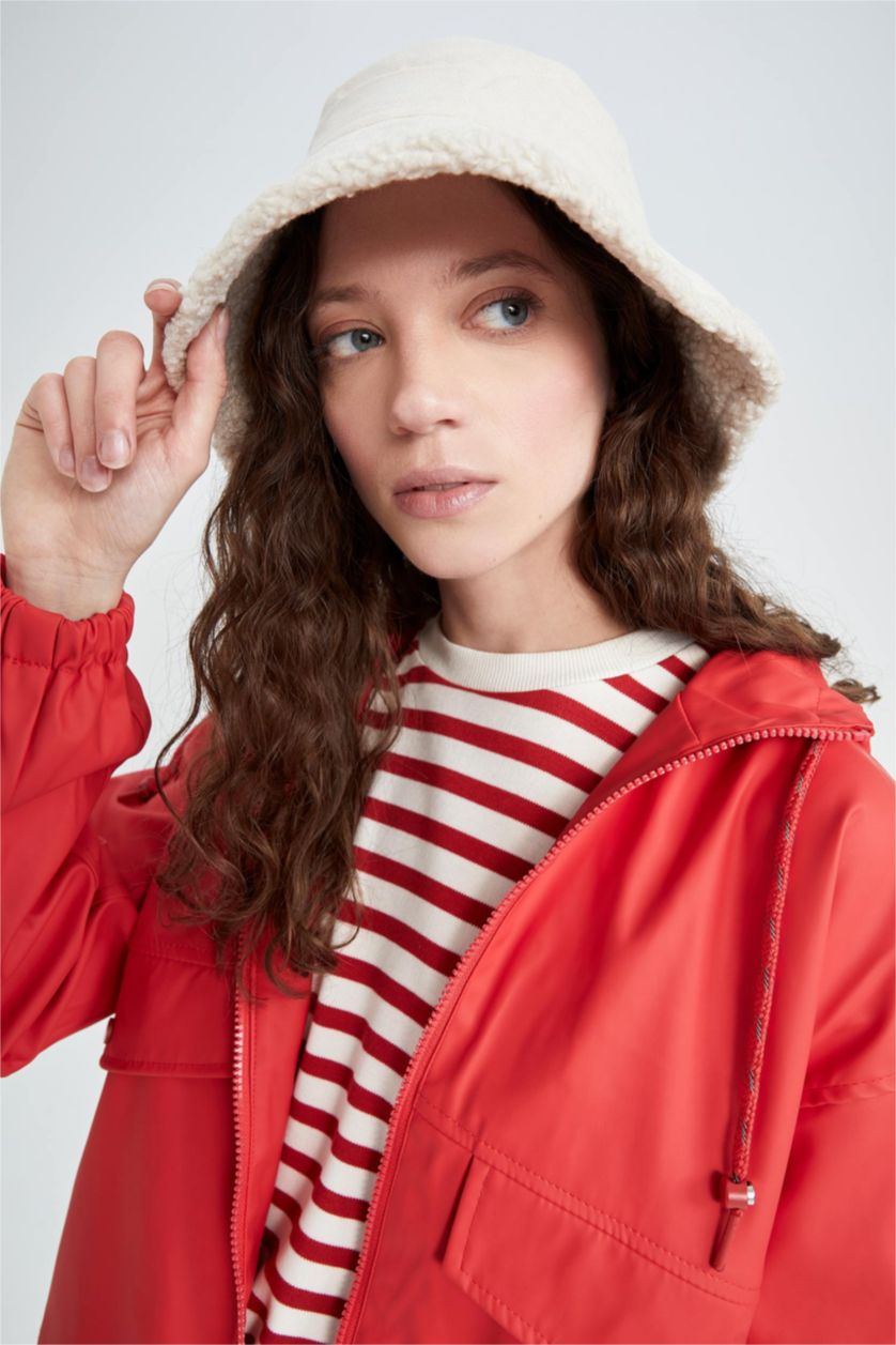 Kadın Kırmızı Yağmurluk