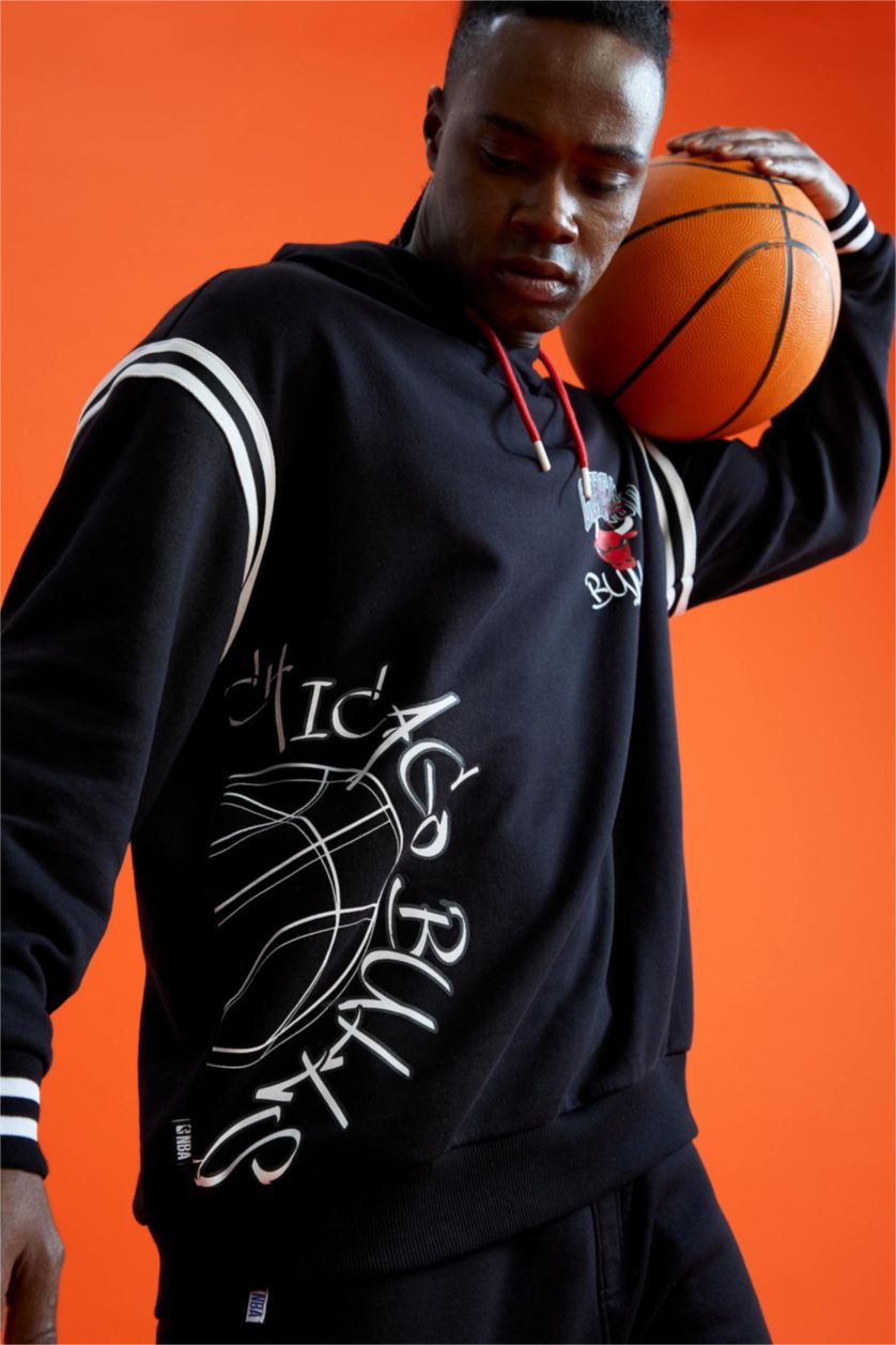 MAN Black Oversized Long Sleeve NBA Chicago Bulls Printed Hoodie