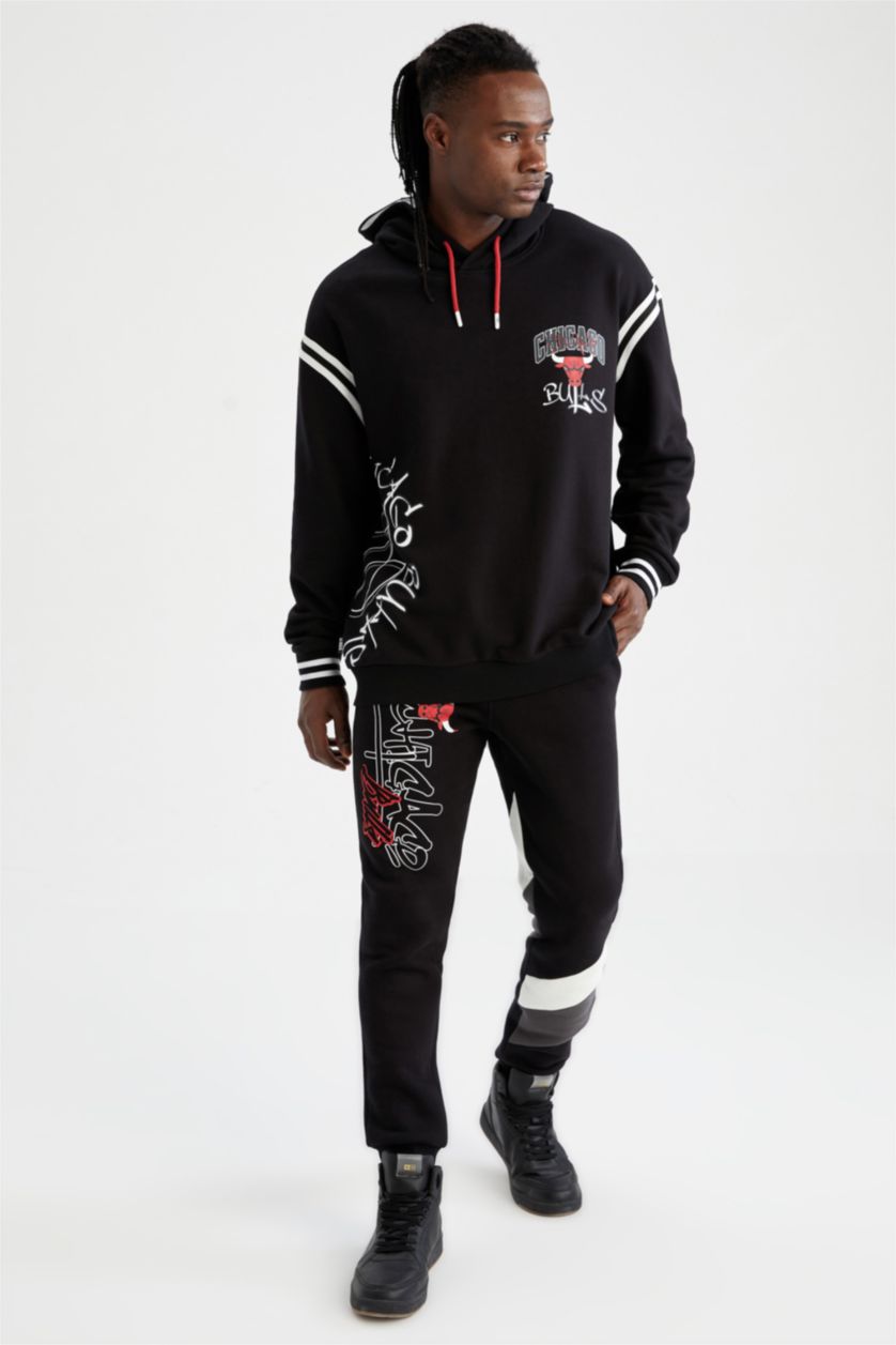 MAN Black Oversized Long Sleeve NBA Chicago Bulls Printed Hoodie