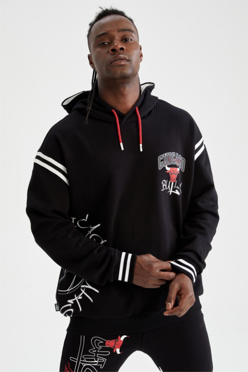 MAN Black Oversized Long Sleeve NBA Chicago Bulls Printed Hoodie