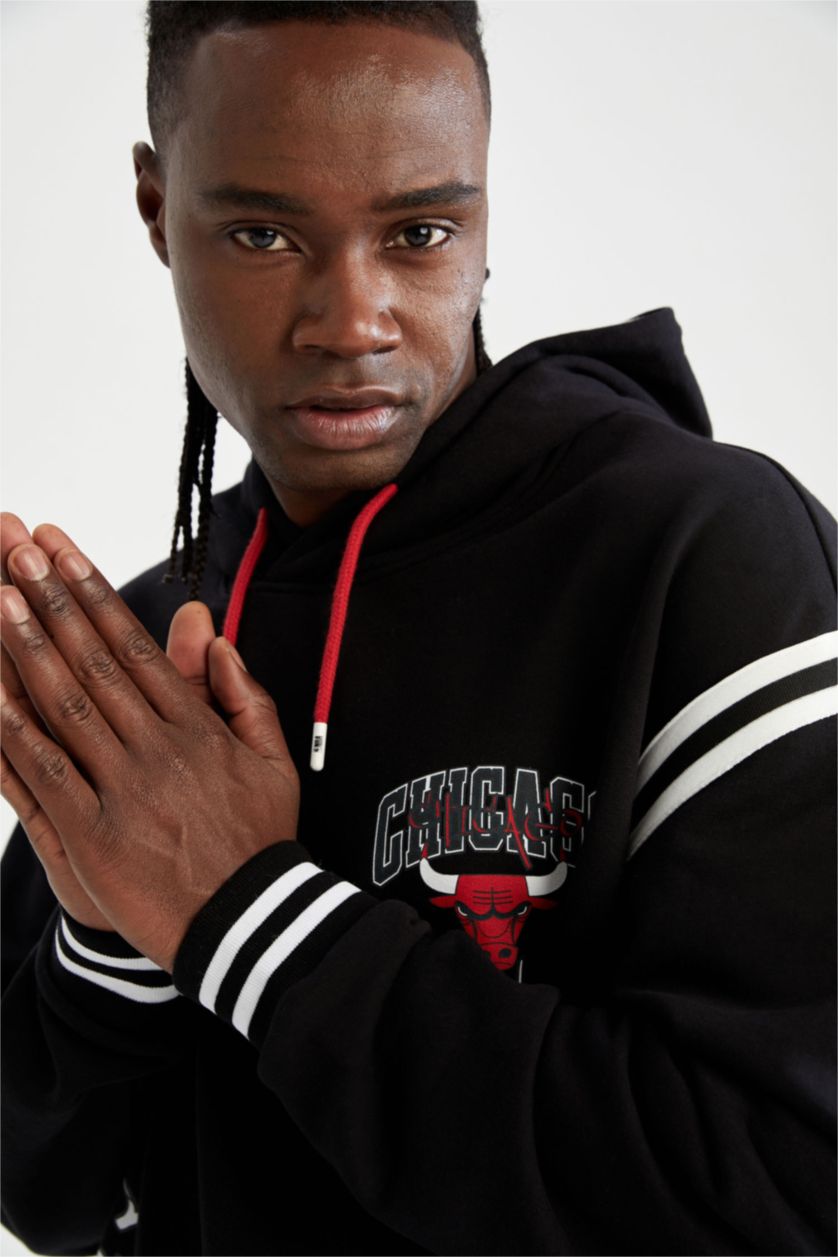 MAN Black Oversized Long Sleeve NBA Chicago Bulls Printed Hoodie