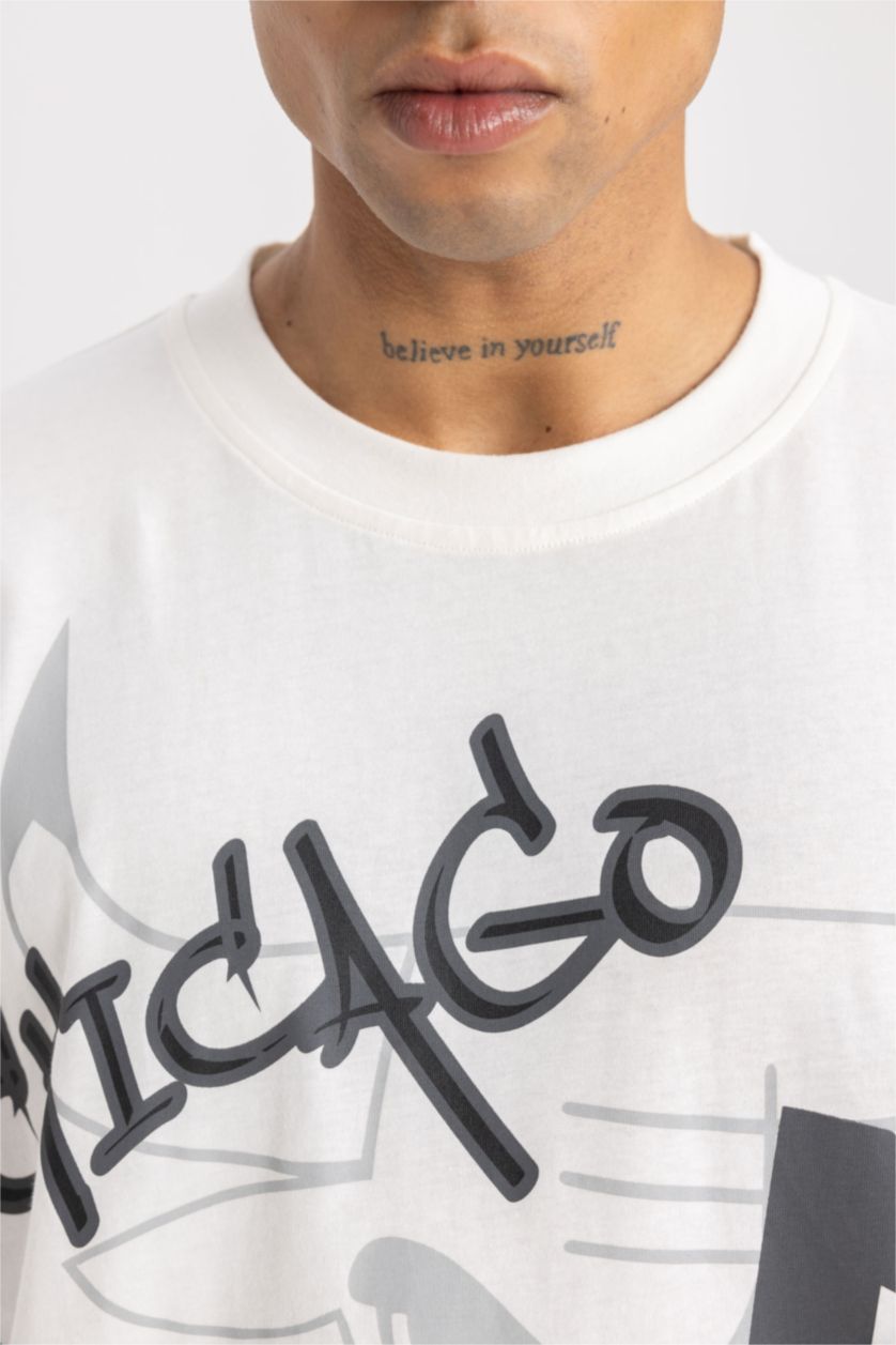 رجالي بيج فاتح تي شيرت قطن بوكسي فيت وياقة مستديرة من NBA