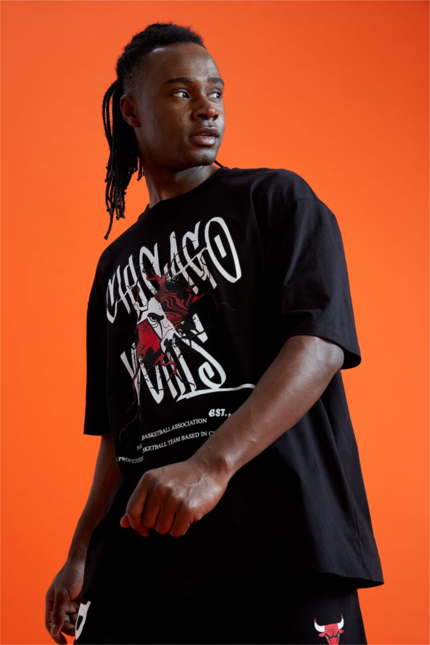 MAN Black Oversize Fit Short Sleeve NBA Chicago Bulls Printed T-Shirt