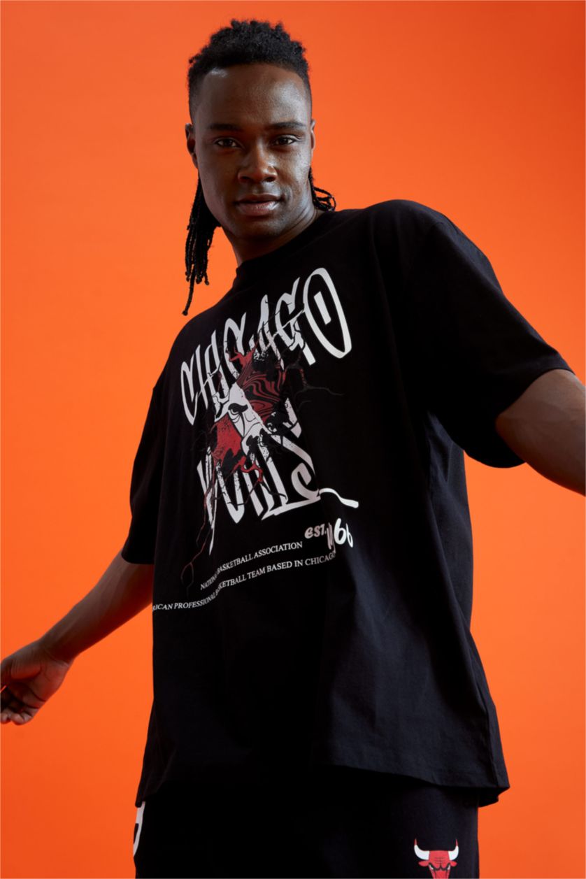 MAN Black Oversize Fit Short Sleeve NBA Chicago Bulls Printed T-Shirt
