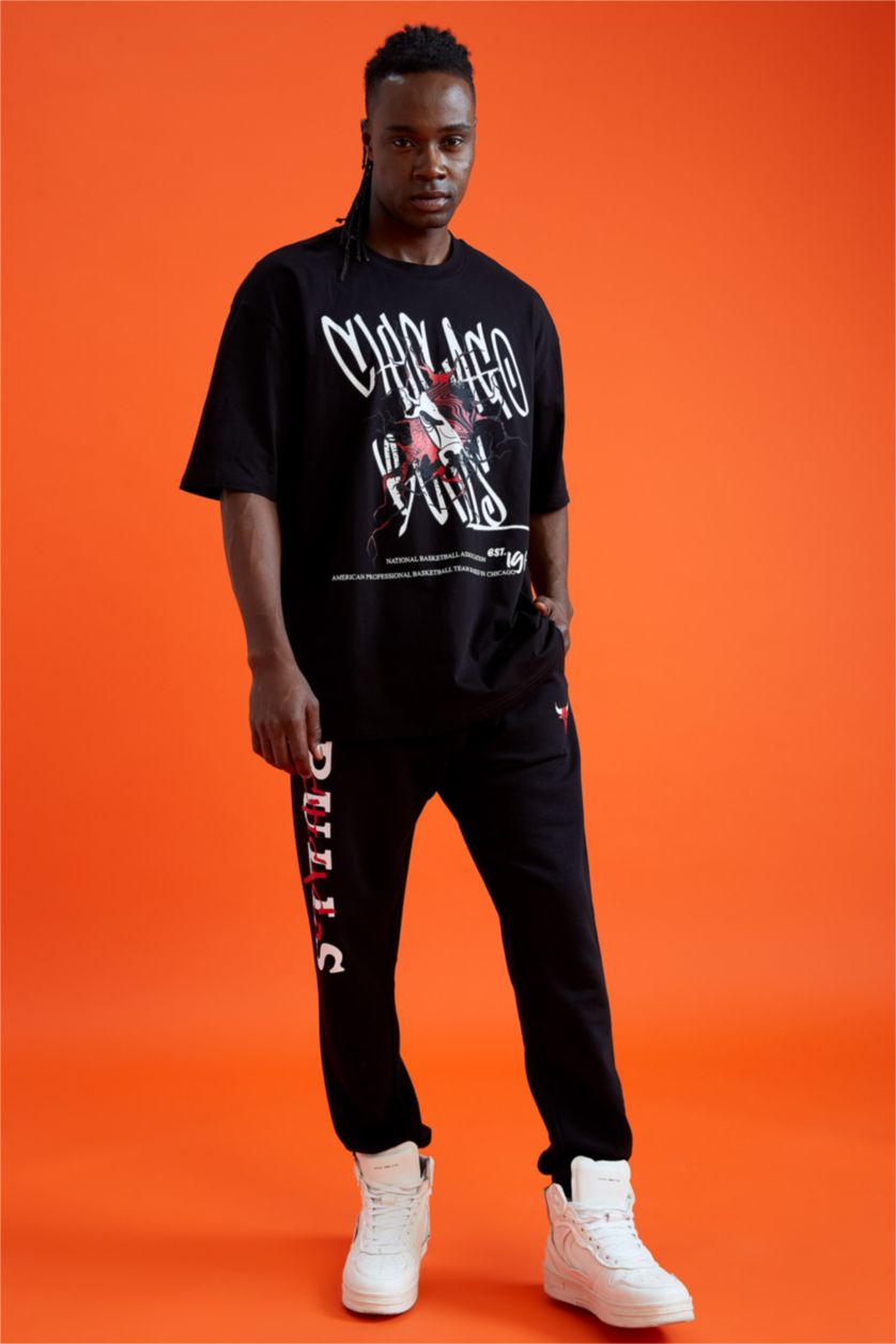 MAN Black Oversize Fit Short Sleeve NBA Chicago Bulls Printed T-Shirt