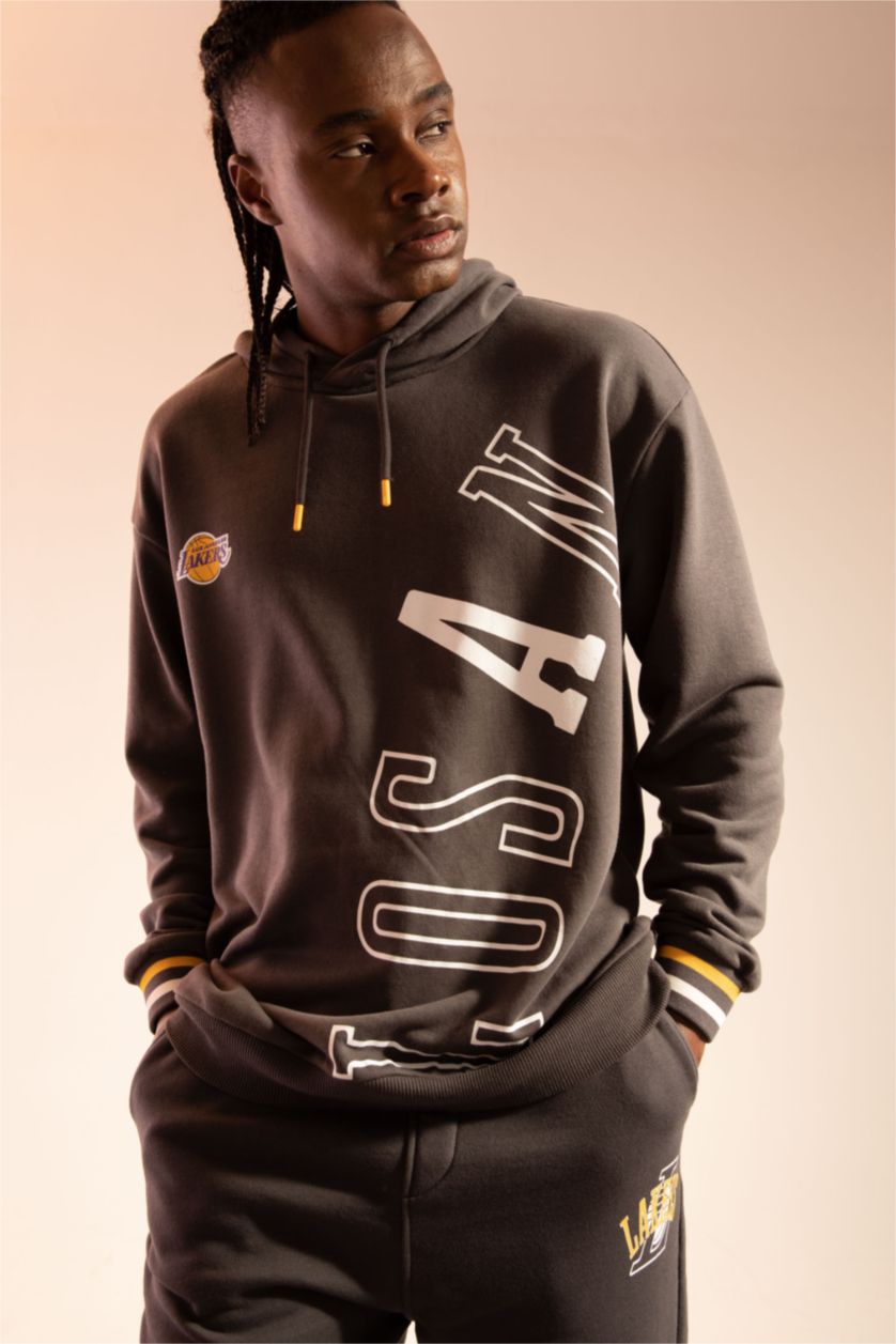 رجالي أنثرا سويت شيرت بغطاء للرأس من ديفاكتو فيت إن بي إيه ليكرز مرخص