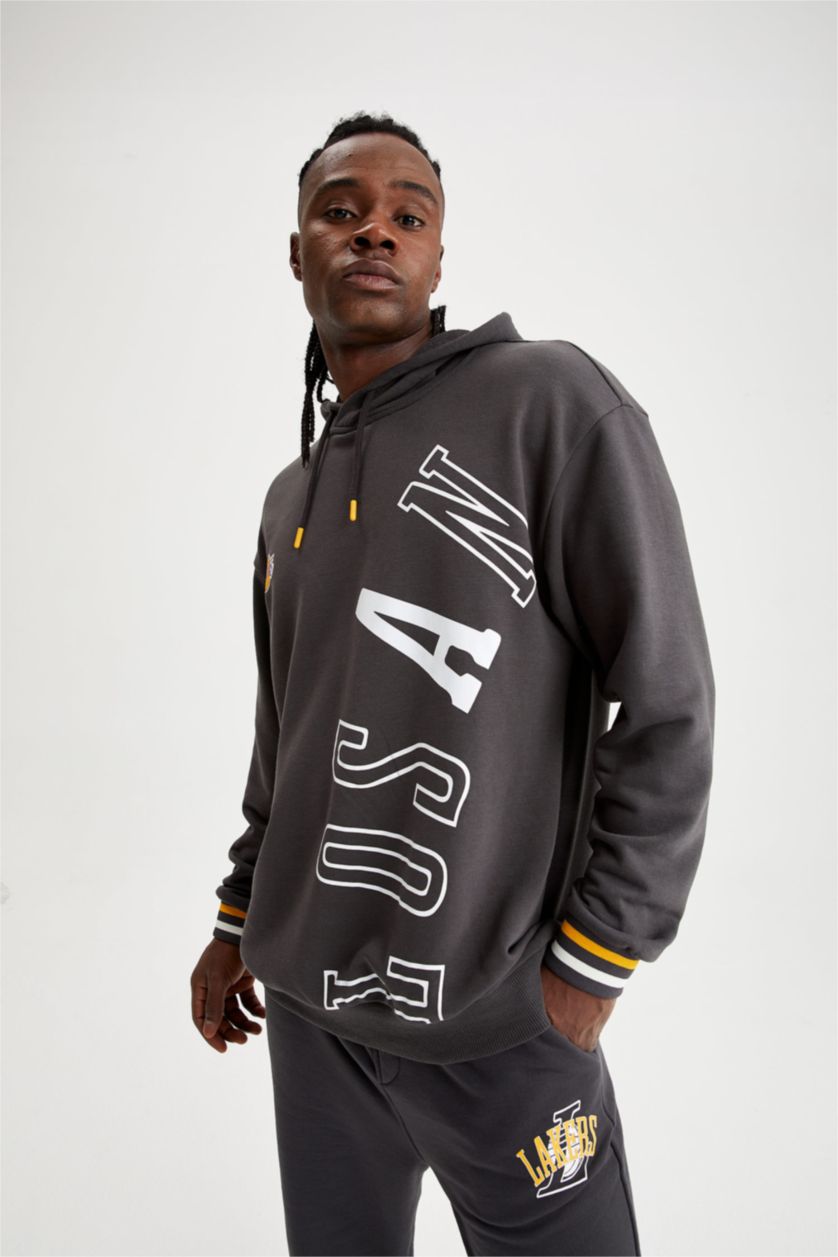 رجالي أنثرا سويت شيرت بغطاء للرأس من ديفاكتو فيت إن بي إيه ليكرز مرخص