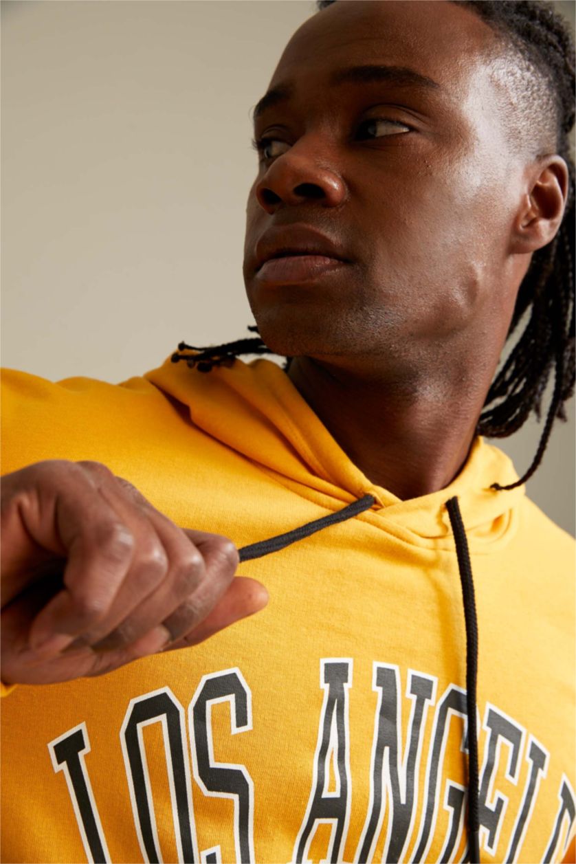 MAN Yellow Regular Fit Long Sleeve Los Angeles Lakers Printed Hoodie