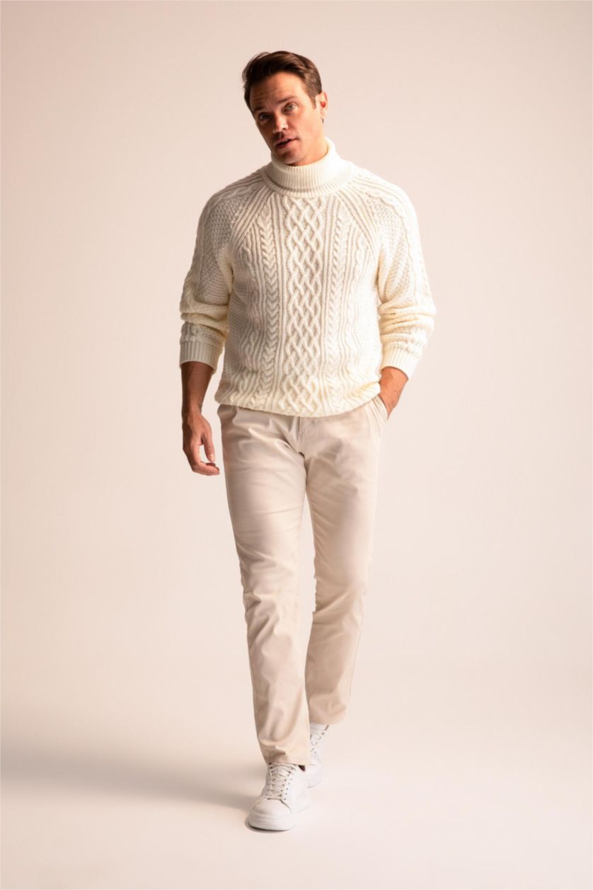 Erkek Ekru Regular Fit Balıkçı Yaka Örgü Desenli Triko Kazak