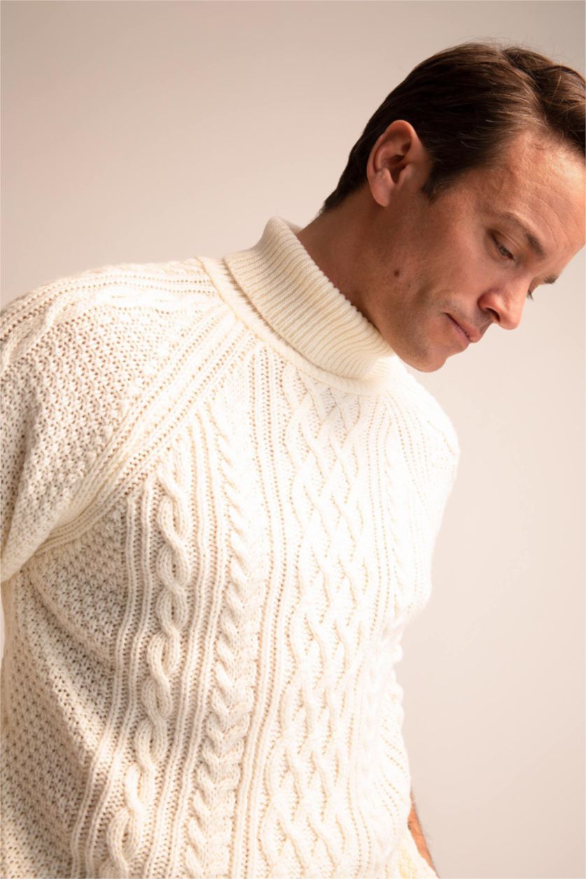 Erkek Ekru Regular Fit Balıkçı Yaka Örgü Desenli Triko Kazak