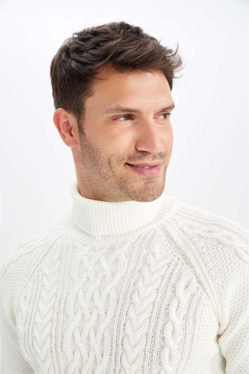 Erkek Ekru Regular Fit Balıkçı Yaka Örgü Desenli Triko Kazak