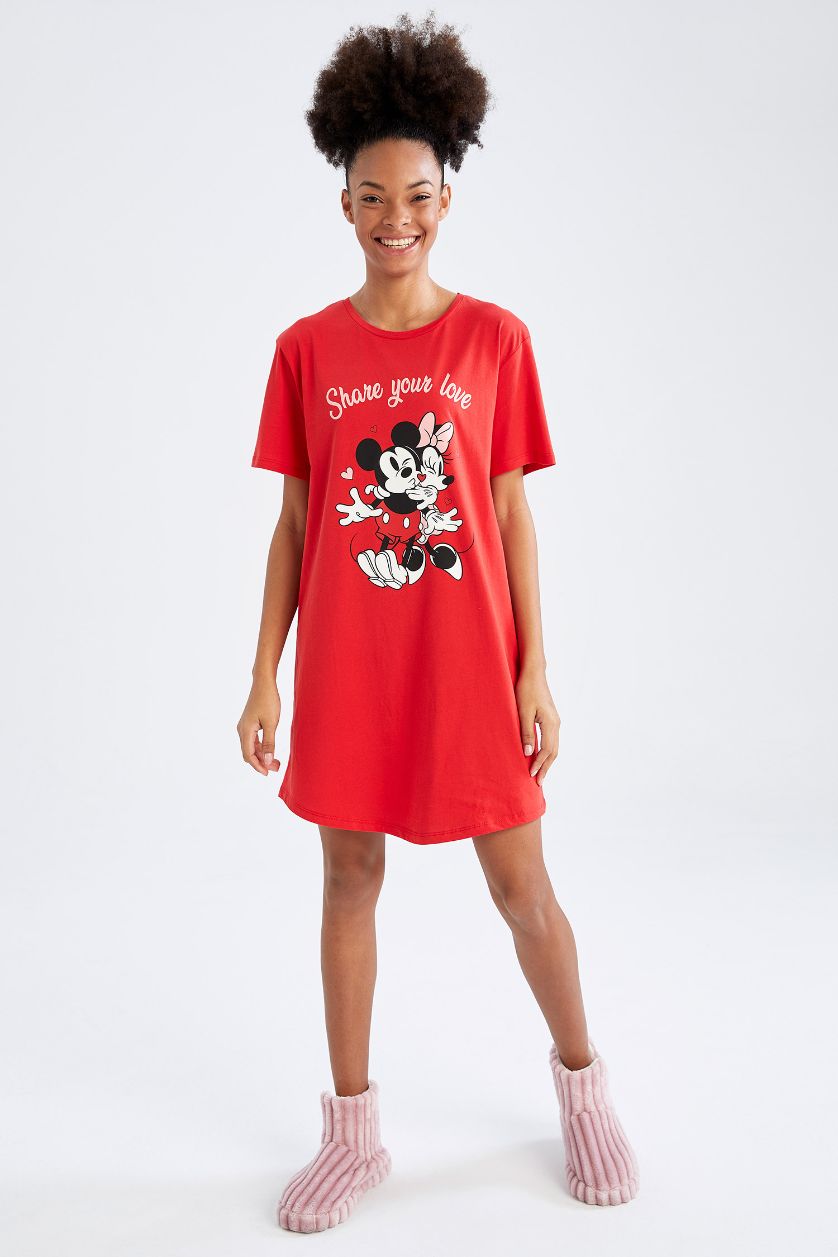 Kadın Kırmızı Fall in Love Regular Fit Sevgililer Günü Mickey Mouse Kısa Kollu %100 Pamuk Gecelik