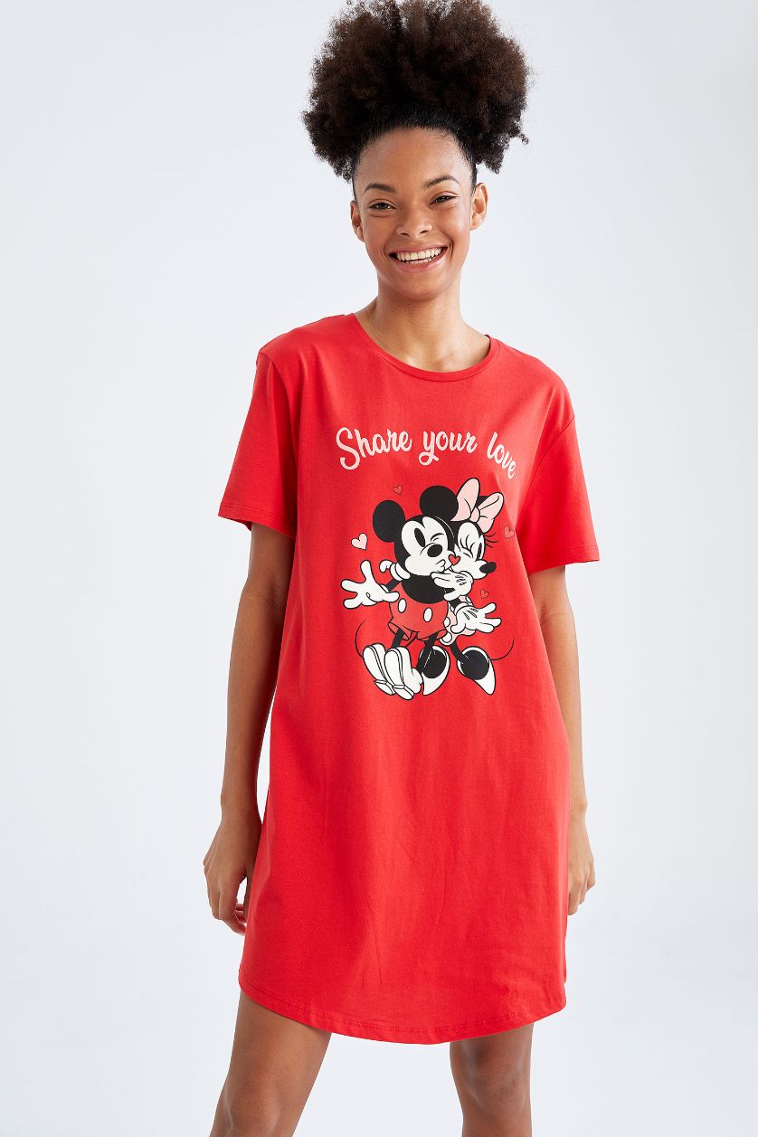Kadın Kırmızı Fall in Love Regular Fit Sevgililer Günü Mickey Mouse Kısa Kollu %100 Pamuk Gecelik