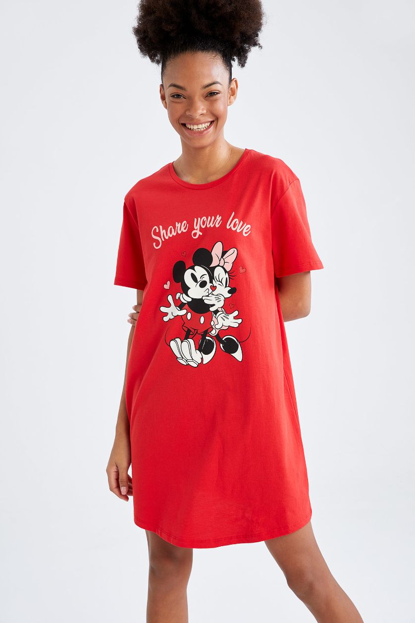 Kadın Kırmızı Fall in Love Regular Fit Sevgililer Günü Mickey Mouse Kısa Kollu %100 Pamuk Gecelik