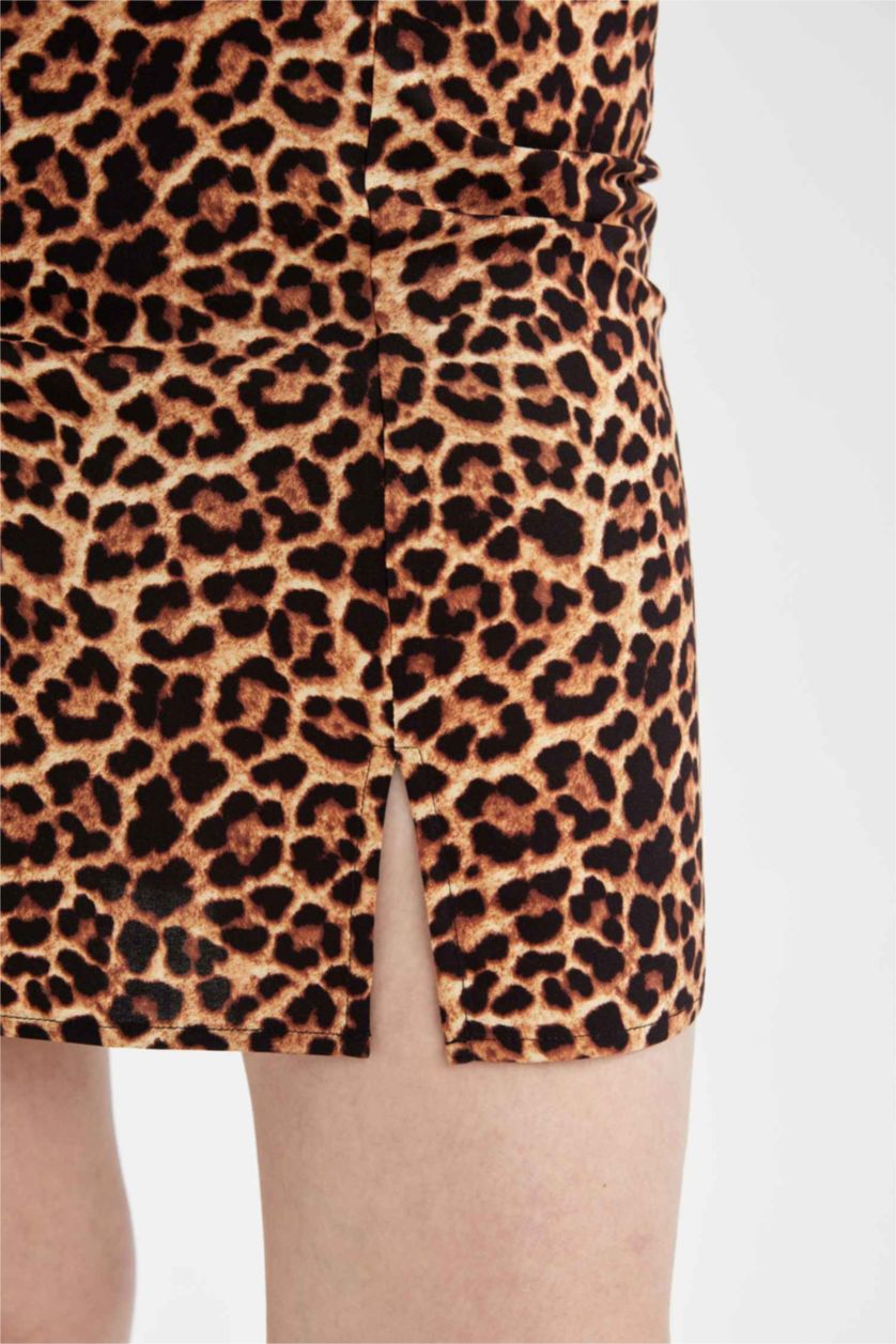 FEMME Beige Mini-robe moulante à manches courtes imprimée à col carré