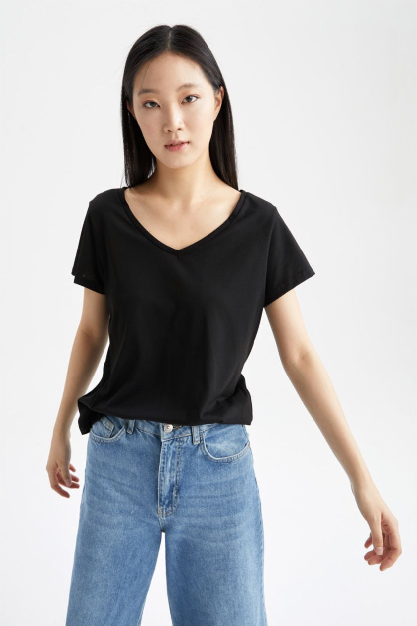Woman Black Regular Fit Short Sleeve T-Shirt