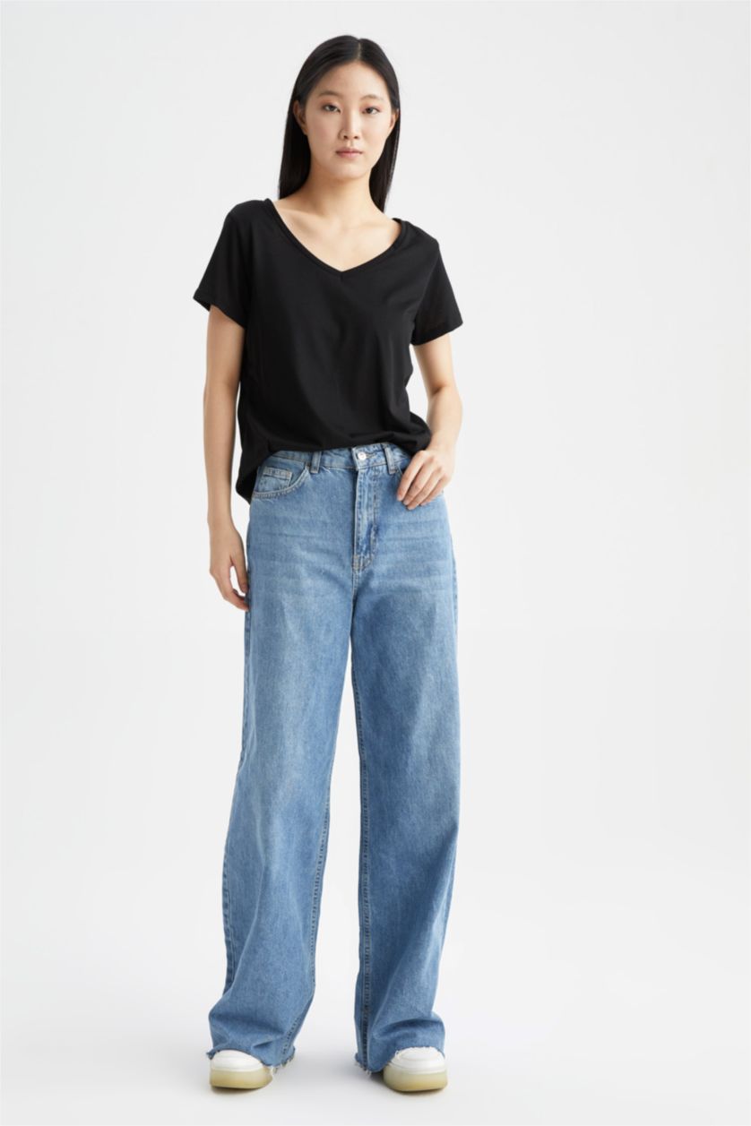 Woman Black Regular Fit Short Sleeve T-Shirt