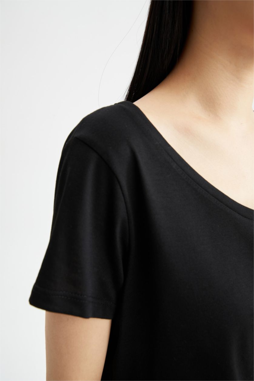 Woman Black Regular Fit Short Sleeve T-Shirt