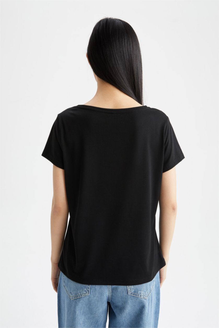 Woman Black Regular Fit Short Sleeve T-Shirt