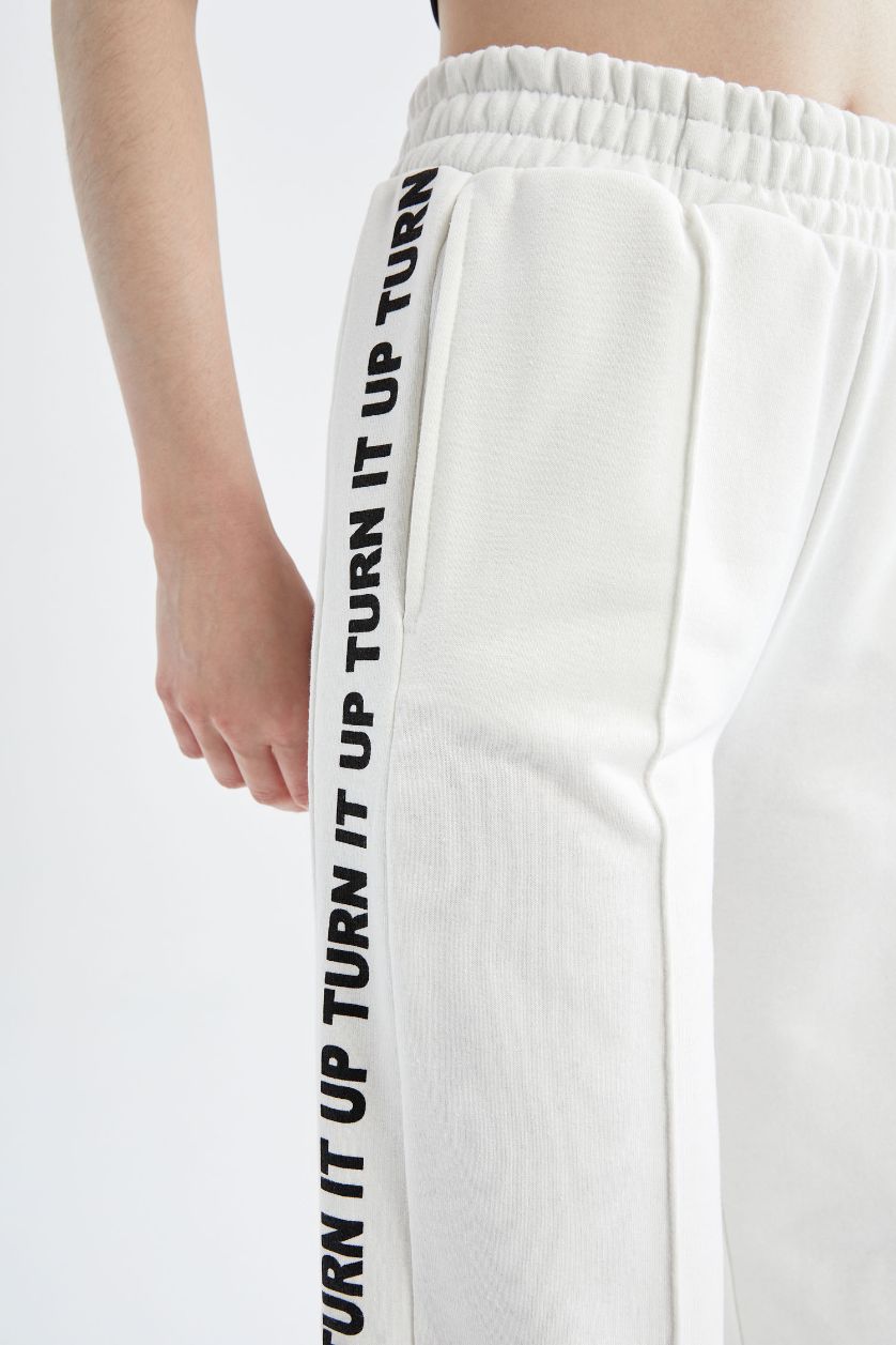 Kadın Ekru DeFactoFit Yan Baskılı Geniş Paça Eşofman Altı