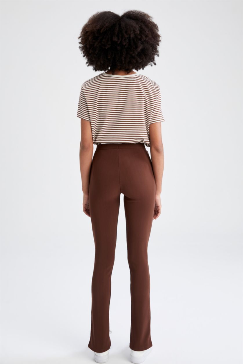 نساء بني بنطلون ضيق ضيق بخصر مرتفع مزين بفتحة