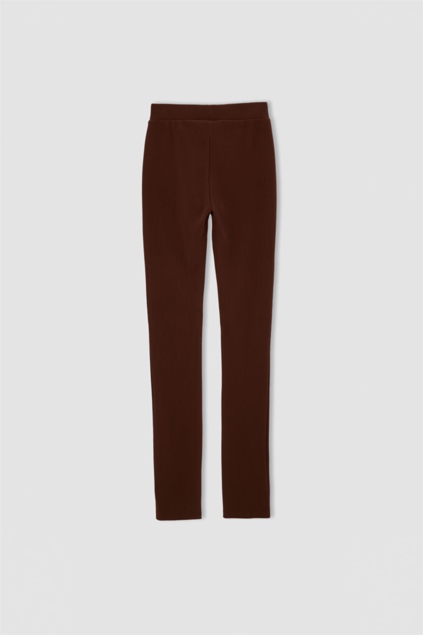 نساء بني بنطلون ضيق ضيق بخصر مرتفع مزين بفتحة