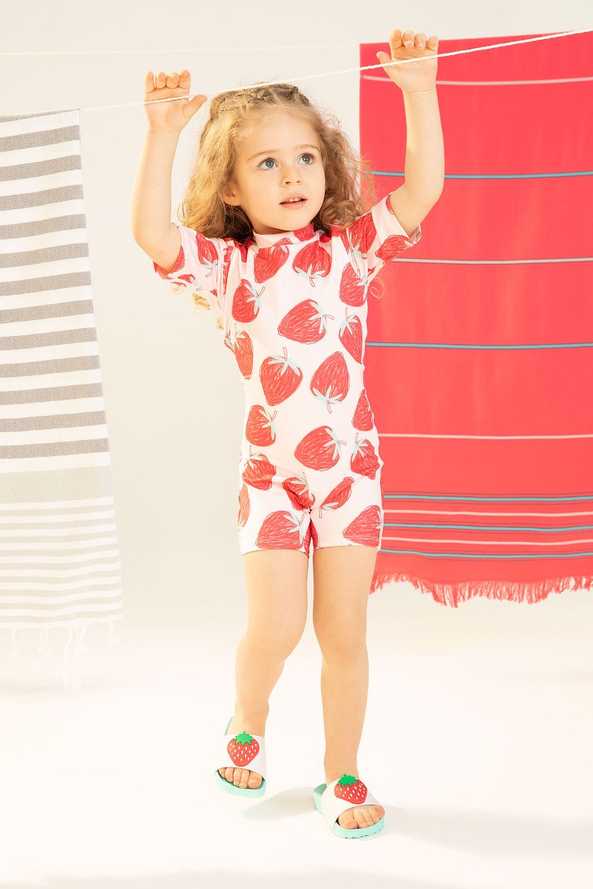 Kız Bebek Pembe Kız Bebek Çilek Desenli Kısa Kollu Tulum Mayo