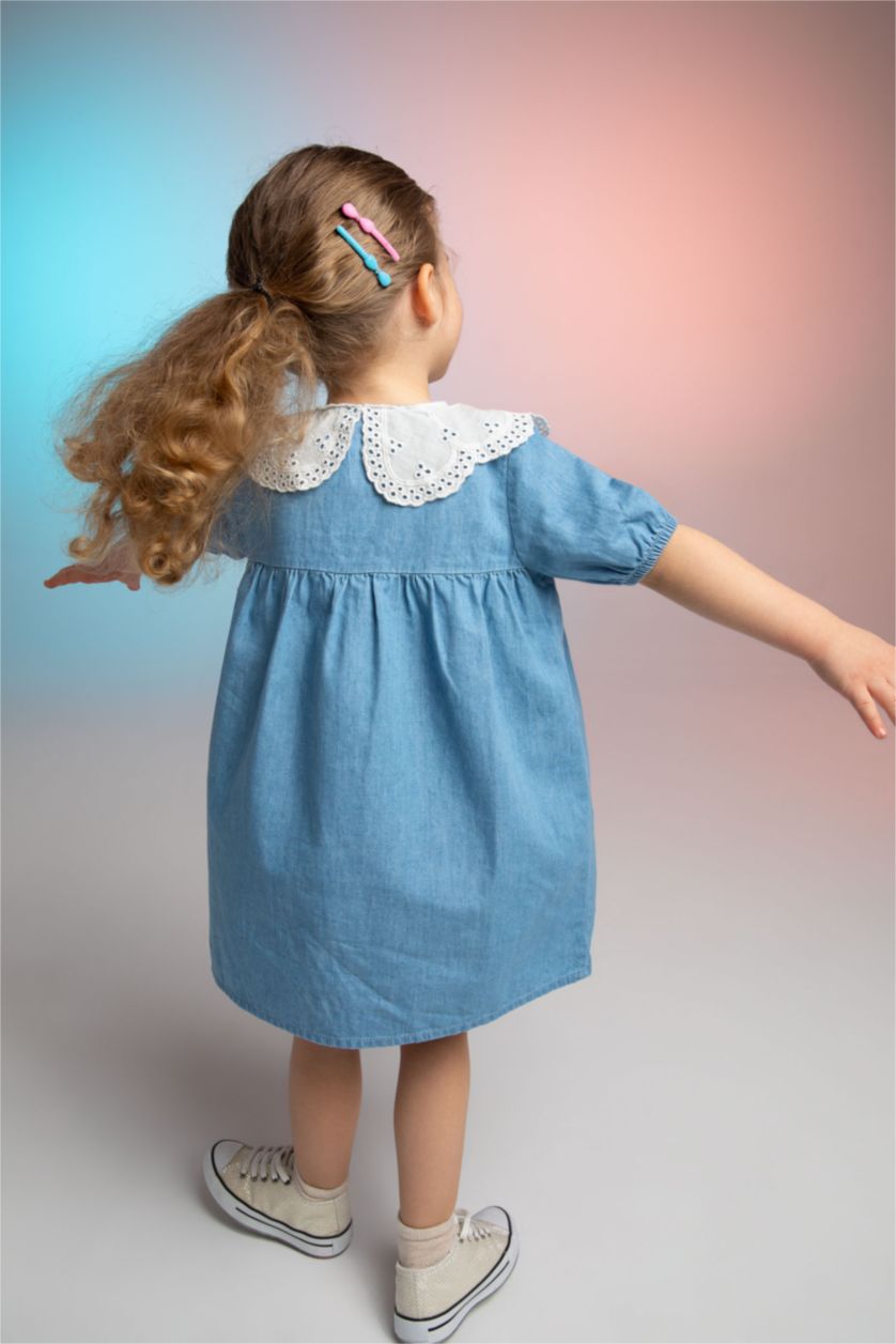 طفلة صغيرة أزرق فاتح فستان جينز قصة عادية بأكمام قصيرة بياقة بالدانتيل
