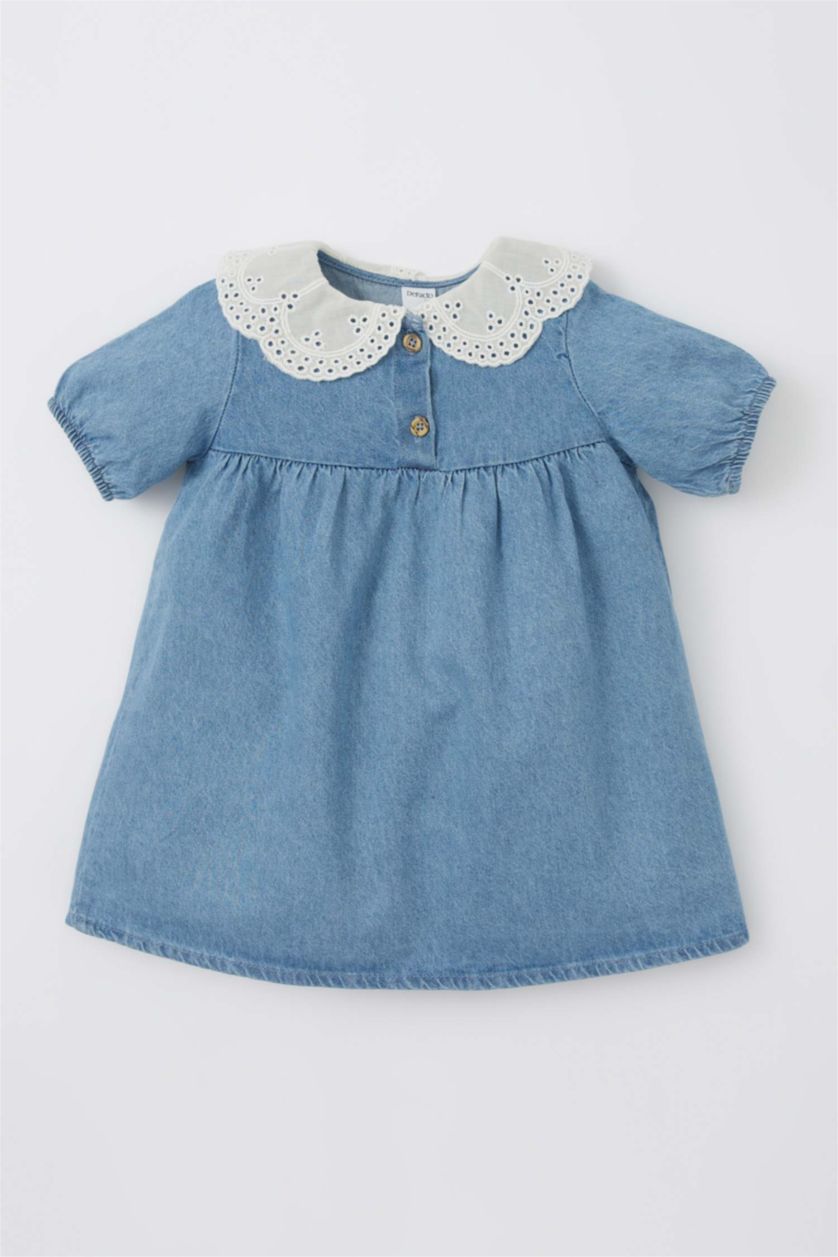 طفلة صغيرة أزرق فاتح فستان جينز قصة عادية بأكمام قصيرة بياقة بالدانتيل