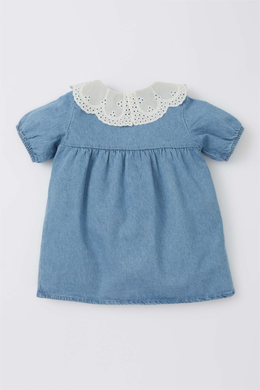 طفلة صغيرة أزرق فاتح فستان جينز قصة عادية بأكمام قصيرة بياقة بالدانتيل