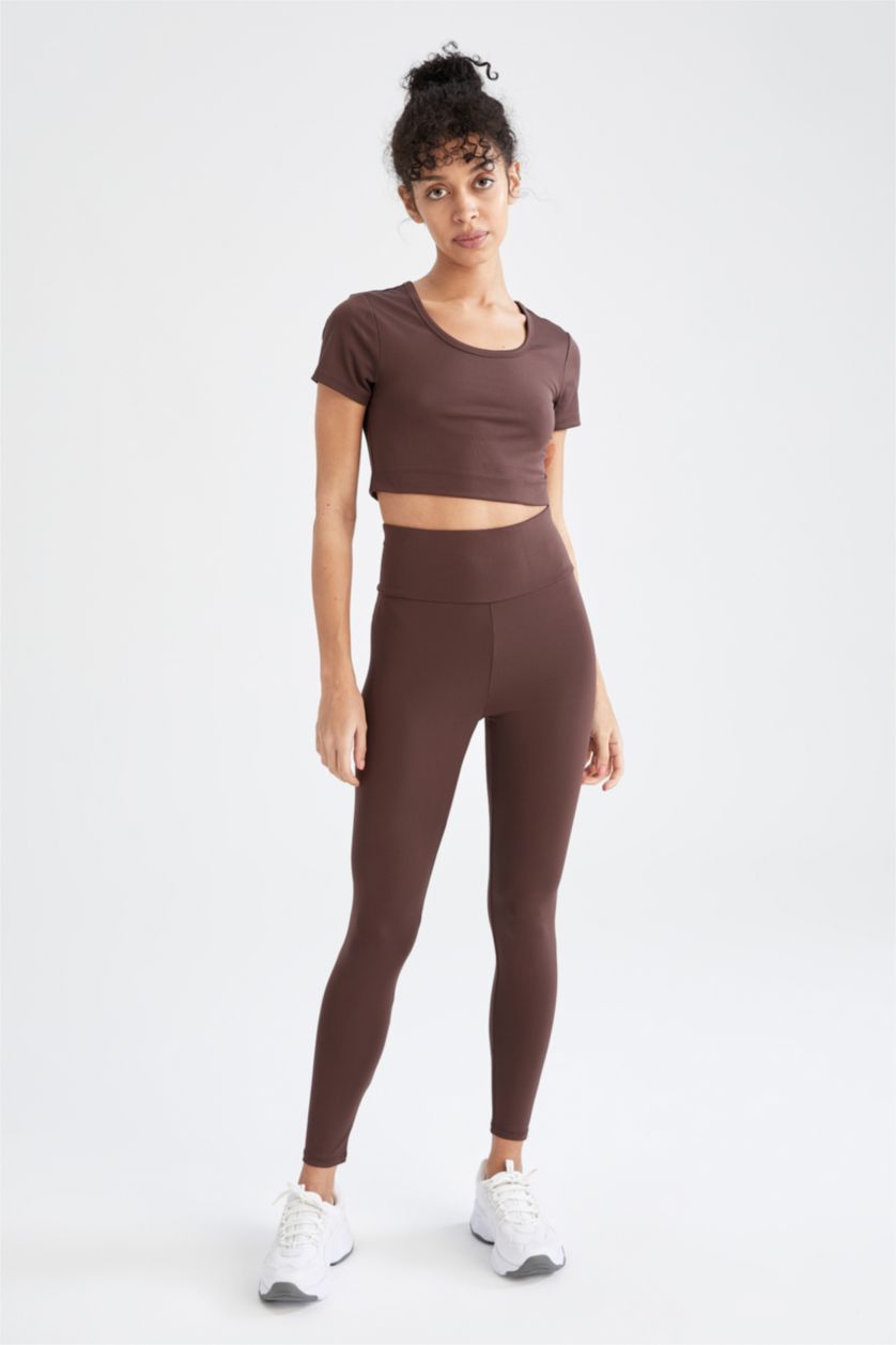 نساء بني ديفاكتو فيت تي شيرت رياضي بياقة دائرية نص كم