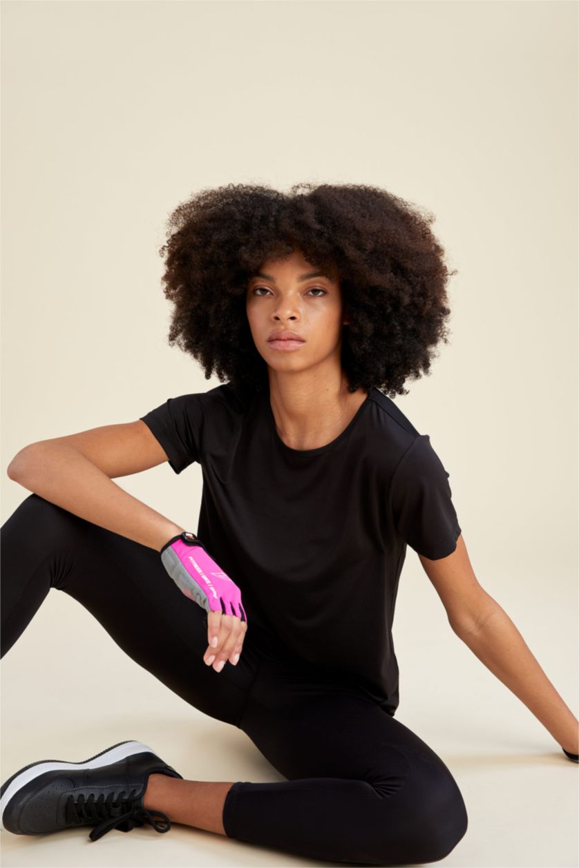 Kadın Siyah DeFactoFit Regular Fit Bisiklet Yaka Basic Spor Tişört