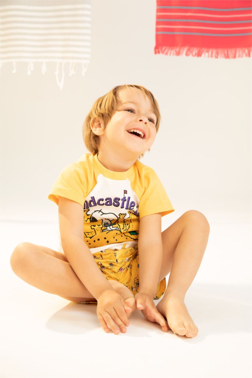 طفل صغير بيج فاتح طقم اولادي ميكرو من سنوبي