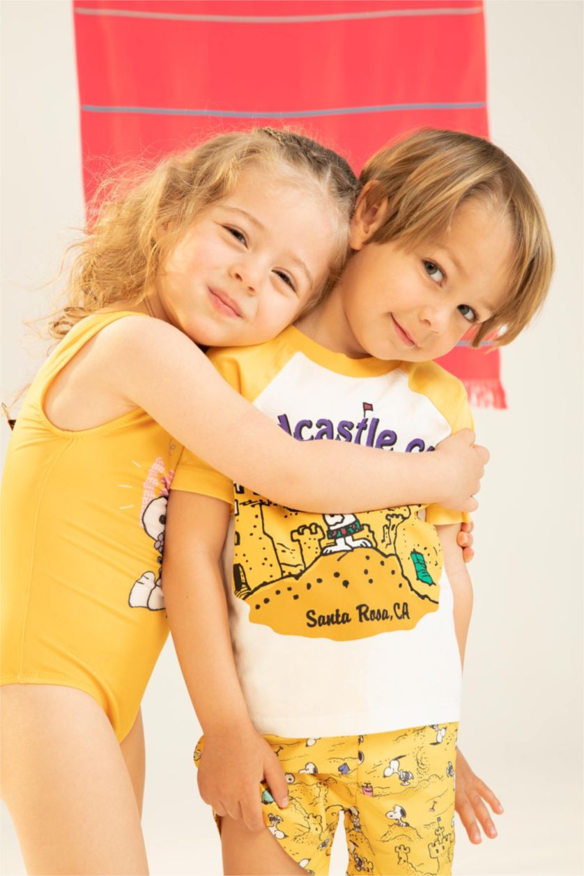 طفل صغير بيج فاتح طقم اولادي ميكرو من سنوبي