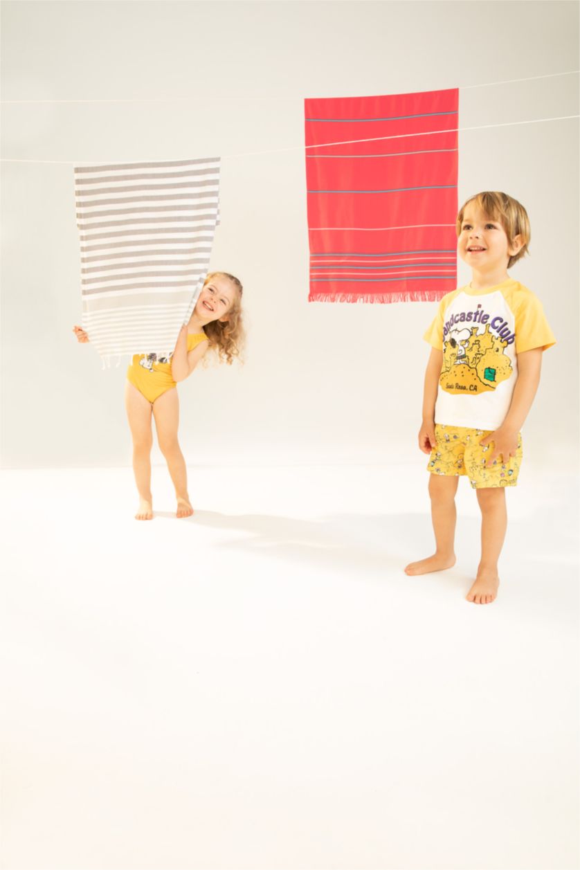 طفل صغير بيج فاتح طقم اولادي ميكرو من سنوبي