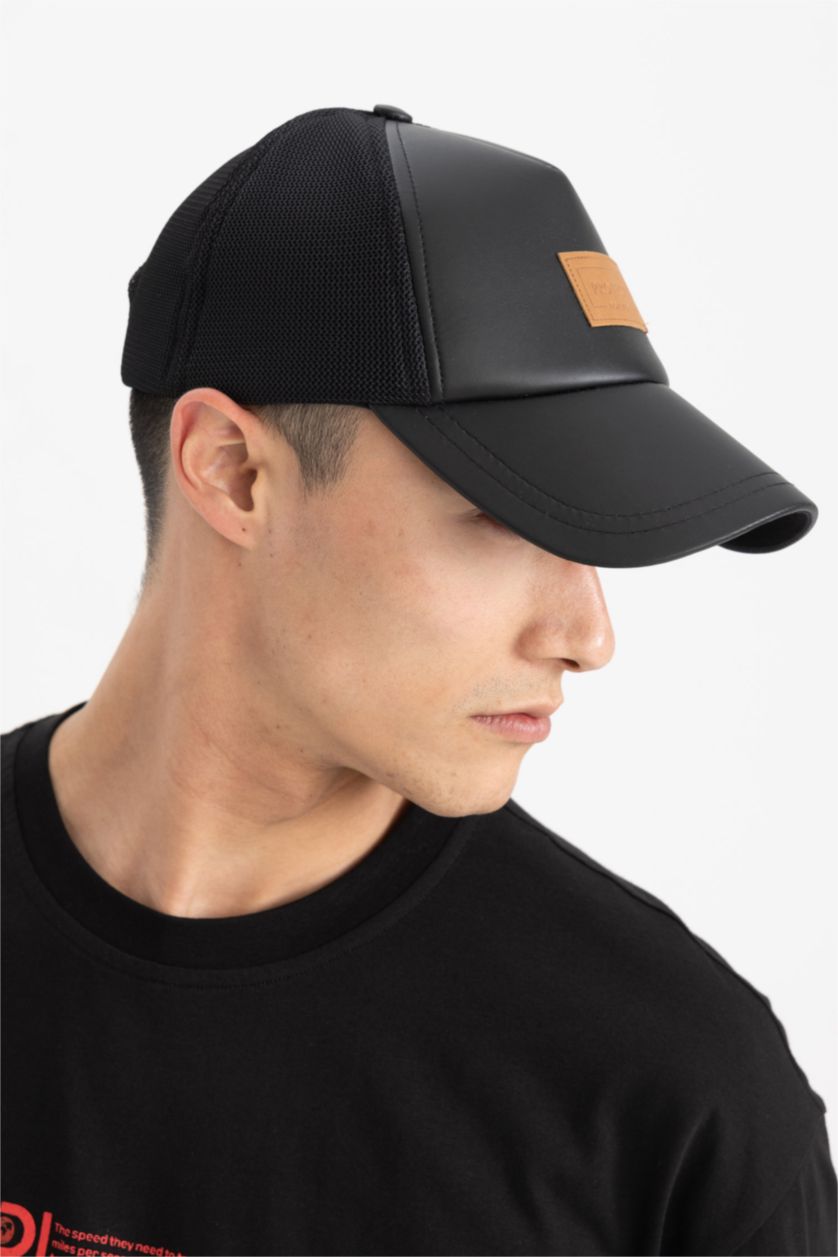 MAN Black قبعة جلد صناعي