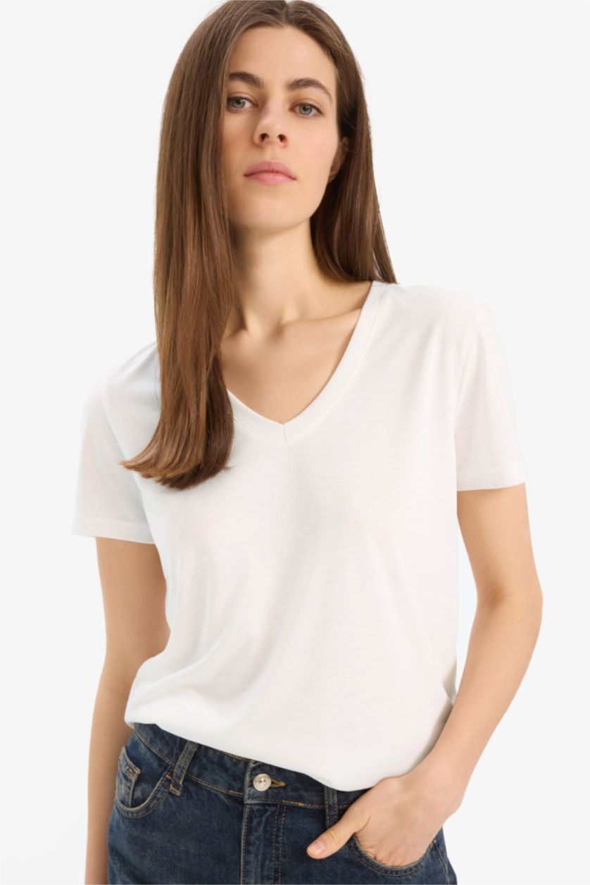 Kadın Ekru Afra x DeFacto Regular Fit V Yaka Basic Düz Kısa Kollu Tişört