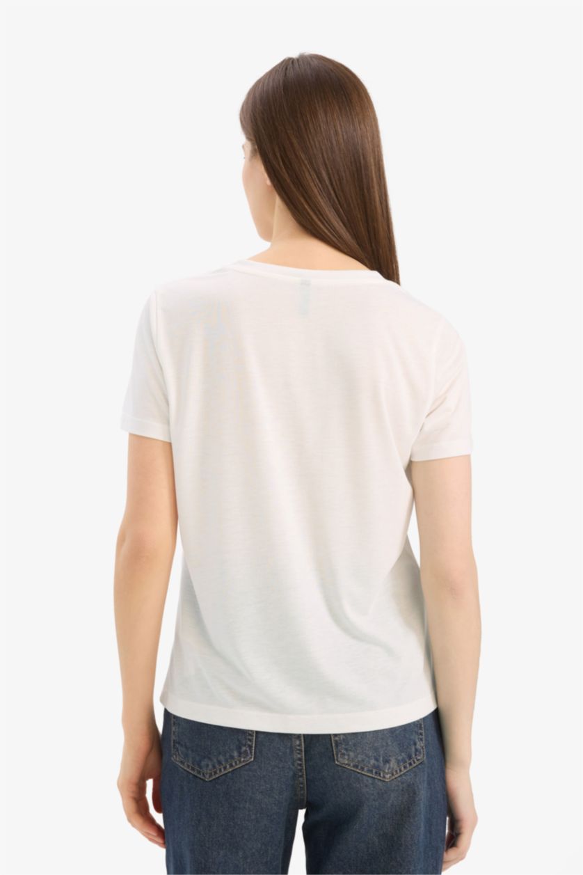 Kadın Ekru Afra x DeFacto Regular Fit V Yaka Basic Düz Kısa Kollu Tişört