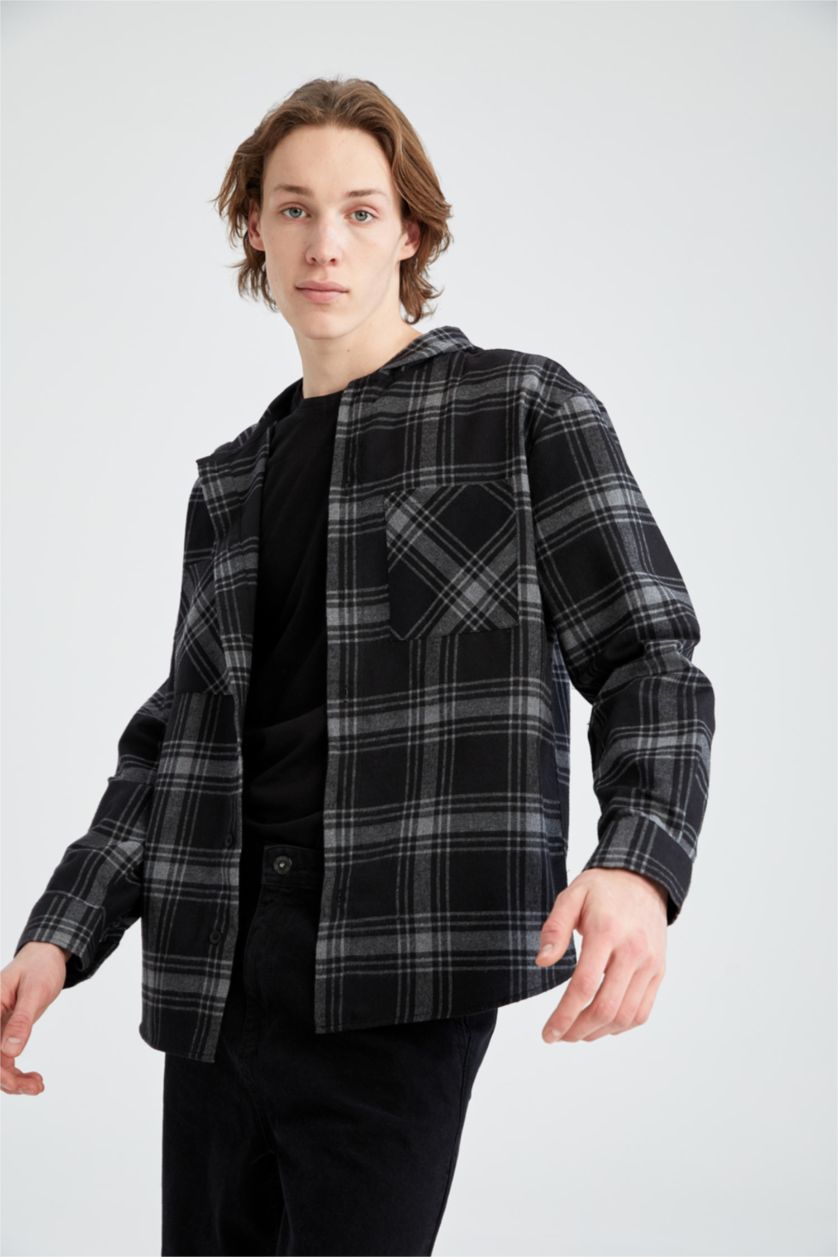 رجال أنثرا غامق قميص من الفلانيل بقصة عادية بأكمام طويلة بغطاء للرأس مطبوع من الخلف