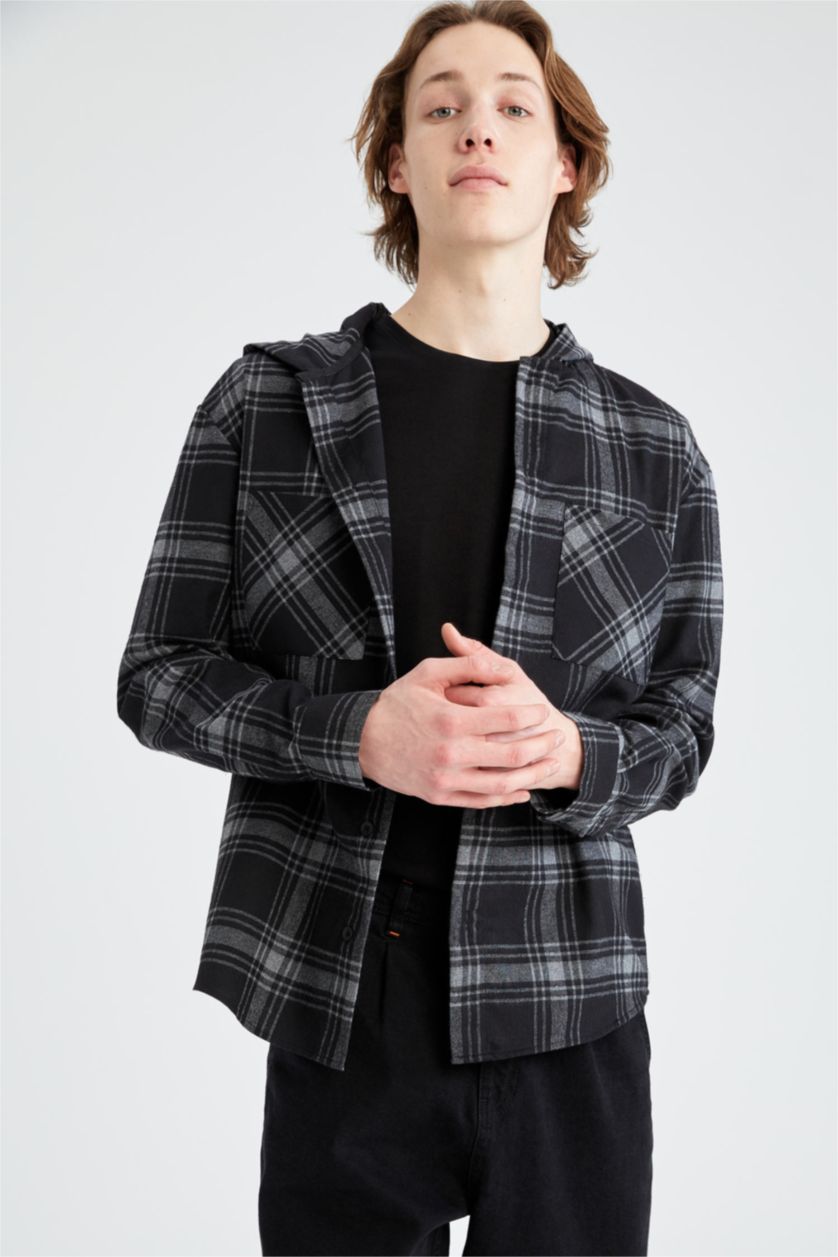 رجال أنثرا غامق قميص من الفلانيل بقصة عادية بأكمام طويلة بغطاء للرأس مطبوع من الخلف