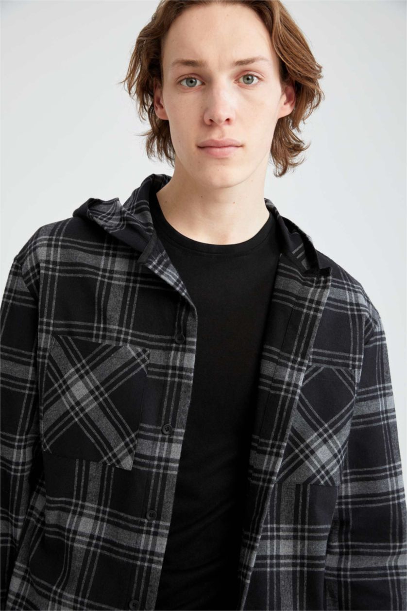 رجال أنثرا غامق قميص من الفلانيل بقصة عادية بأكمام طويلة بغطاء للرأس مطبوع من الخلف