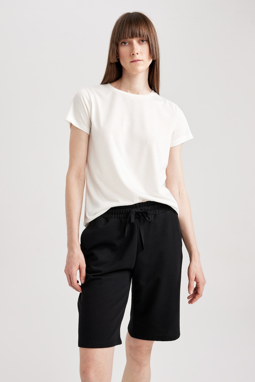 Kadın Siyah Regular Fıt İnce Sweatshirt Kumaşı Bermuda