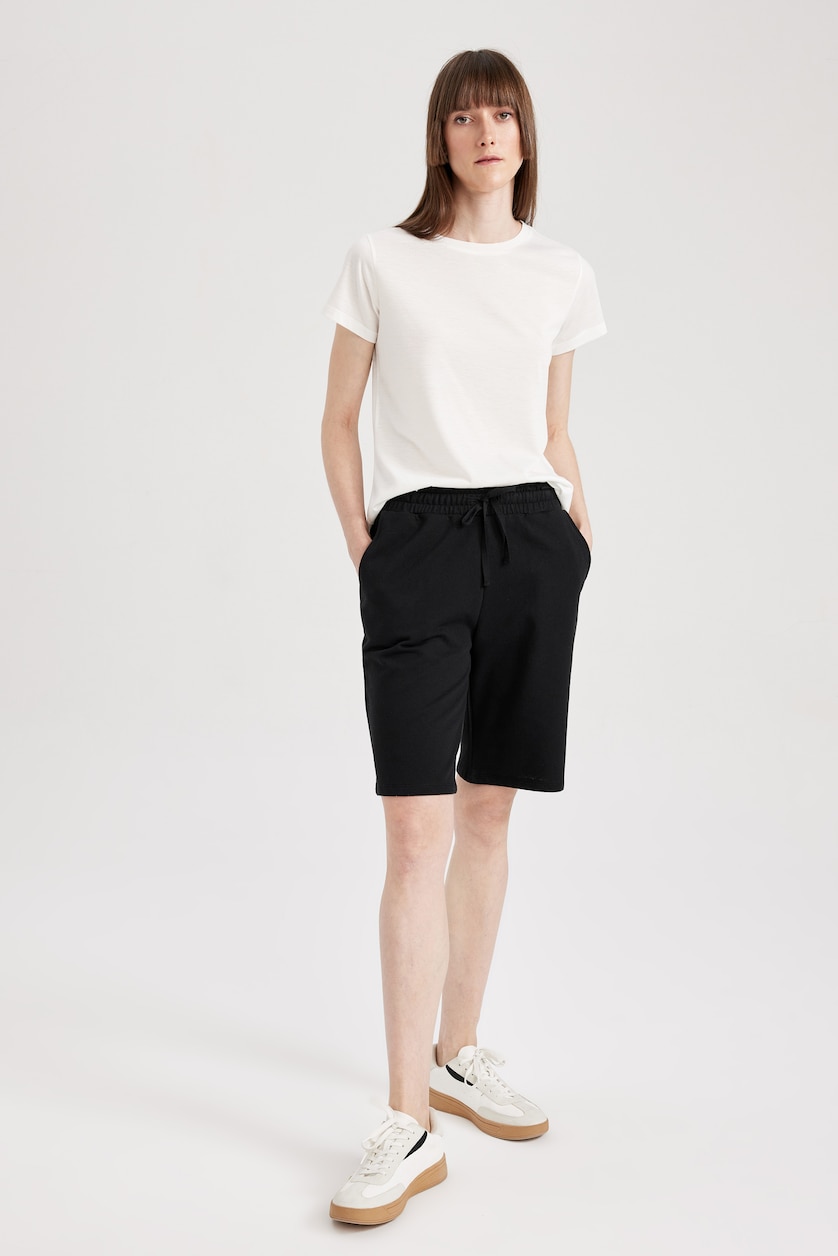 Kadın Siyah Regular Fıt İnce Sweatshirt Kumaşı Bermuda